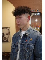 エディ(Edy)&nbsp;スペインカールスキンフェード波巻きスパイラルパーマ眉毛カット