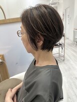 アドラーブル ココロ 新潟(adorable CoCoLo) 脱白髪染め大人ショートスモーキーベージュハンサムショート