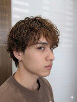 ワンワンオー バーバーショップ コンチネンタル(@110 BARBER SHOP continental)&nbsp;ツーブロックサーフカール海外風センターパートフリックパーマ