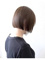 ウフアンビアンス(Oeuf.ambiance)&nbsp;グレージュ髪質改善×鏡面ショートボブ