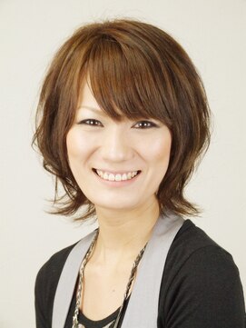 シェア(Share) カットのみで創る。やわらかさの中にも可愛らしさのあるスタイル