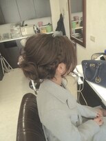 大人可愛い編込みシニヨン