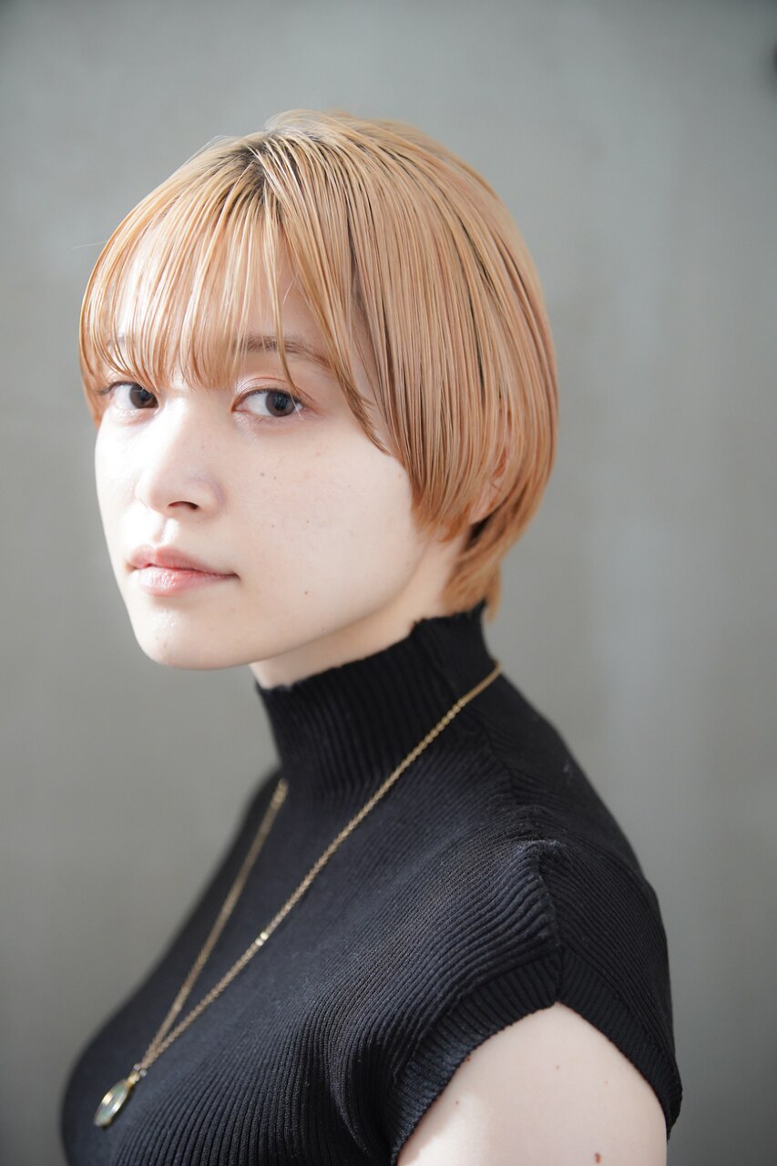 2025年春】10代20代大人ガーリーストレートWカラーショートの 2025年春】10代20代大人ガーリーストレートWカラーショートの