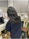 パーマでお洒落を　黒髪スパイラル