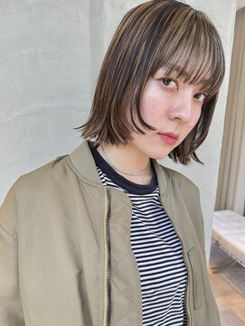 ビュートリアム 南青山(BEAUTRIUM) レイヤーボブ ボブウルフ 外はねボブ ハイライト イルミナカラー