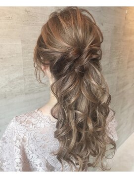 ミープラス(ME+) ハーフアップ