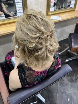 ヘアセットアンドエクステンションショールーム(SHOW ROOM) ショートハーフアップ