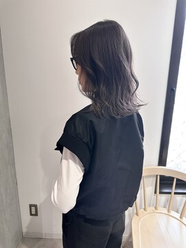 ヨーク(YOKE) YOKE 切りっぱなしボブ結べるボブ外ハネボブアッシュグレージュ