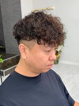 ジーニー 新百合ヶ丘(Genie) フェザーパーマサーフカール刈り上げセンターパート