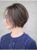 白髪ぼかしハイライト×大人のハンサムボブ|立体感ショートボブ