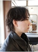 ラフな質感と動きで作る、抜け感あるミディアムパーマ