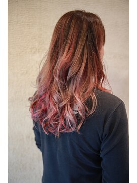 グランデュール 藤枝店(GRANDEUR) ビビッドピンクのインナーハイライト