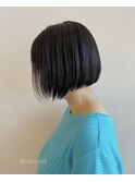 後ろスッキリ前下がりボブ