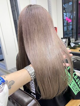 アフューズバイストゥー(Vfuse by StueW) 艶髪ロング/プラチナベージュ［岡山][倉敷][水島］