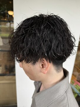 アース オーセンティック 東久留米店(EARTH Authentic) メンズ刈り上げマッシュ＋波巻きツイストスパイラルパーマ