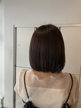 ディシェーレローブ(die Schere Lob) 落ち着いた中に透明感あるダークブラウン