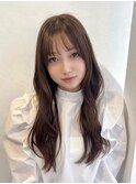 柔らかく艶めく秋ベージュロング