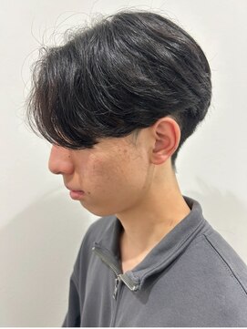 ヒュイル バイ ニアウ(Hwyl by Niau) メンズマッシュセンターパートスパイラルパーマニュアンスパーマ