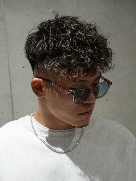 メッツ 原宿(METS) MEN'S/スペインカール×ハイライト/フェード/スキンフェード