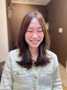 クオーラ(cuaura) 大人のくびれミディアムレイヤー