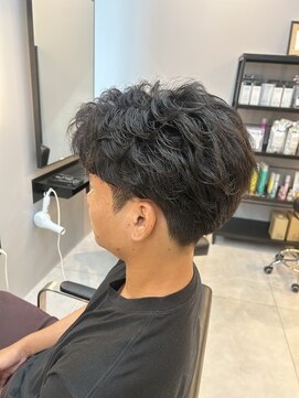 ニーズヘアー(Needs hair) Cカール　センターパートスタイル