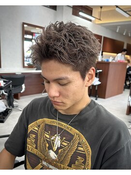 ザ ワンアンドオンリー シズオカ(The one and only. Shizuoka) スパイキーショート×ミルクティーベージュ