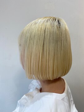 フツーロ 栄(FUTURO) ブロンドスタイル