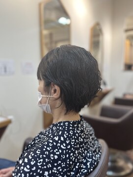 フリージア(freesia) ショート/ウェーブヘア/30代40代50代