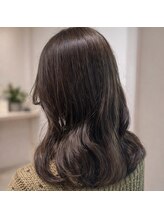 オリーブグレージュ