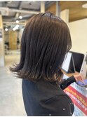 外ハネミディアム×暗めグレージュ