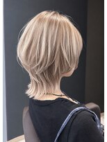 リオリス ヘア サロン(Rioris hair salon)&nbsp;ハイトーンベージュ／ショートウルフ／レイヤーカット