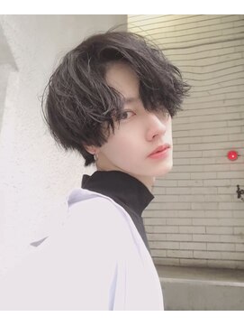 シン(syn) 前髪長めマッシュ コンマヘア