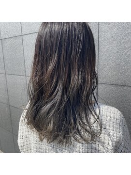 エワル(e'walu) 地毛風グレージュ / ナチュラルウェーブ