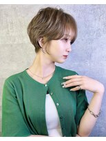 アンダーバーホワイト(_WHITE)&nbsp;［なんば］耳掛けショート/マッシュ/くびれショート