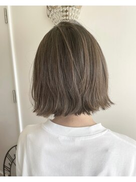 エフィル(efil.) 細ハイライトボブスタイル