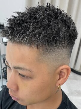 イーラ(era) ツイストパーマクロップスタイル