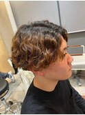 波巻きパーマ×センターパート×メンズヘアカラー