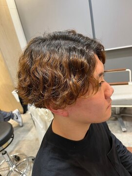 エヌアンドエー 草加店(N&A) 波巻きパーマ×センターパート×メンズヘアカラー