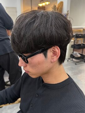 フゥ 宇都宮(FeU) 緩め波巻きスパイラルパーマシャドウパーマメンズマッシュウルフ