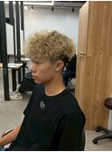 スパイラルパーマツイストパーマアップバング短髪メッシュ