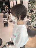 大人かわいい丸みくびれショートボブ耳かけ小顔ヘア