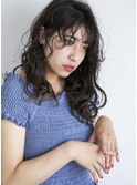 ほつれたようなリッチガールが外国人の子供みたいなヘア