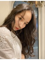 テンバイシオミエイチ(10 by shiomi H)&nbsp;アンニュイくるくるヘア×シアーグレージュ/ゆる巻きロング