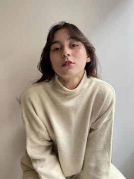 エイチ(811) レイヤーミニウルフチェリーブラウンショート美髪前下がりボブ