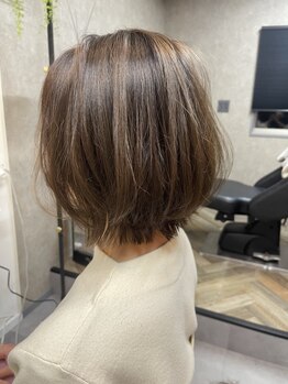 ヘアーサロンロータス(Lotus.)の写真/透明感あるナチュラルなカラー/大人インナーカラーで抜け感UP◎ライフスタイルに合わせたカラーをご提案