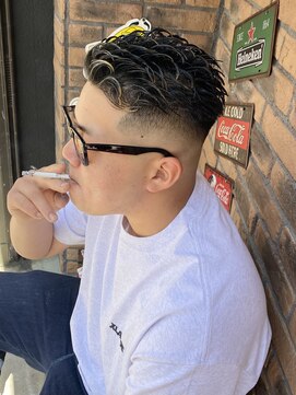 ムア(MUA) リバースパーマ　スキンフェード