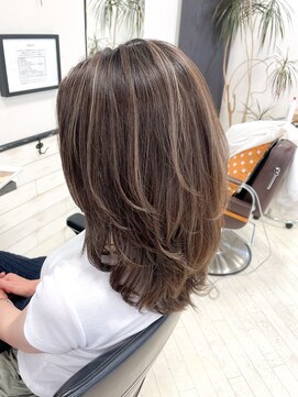 ヌーベルバレ(Nouvelle Vallee) 大人ガーリー白髪ぼかしハイライト(入れて3ヶ月後メンテナンス