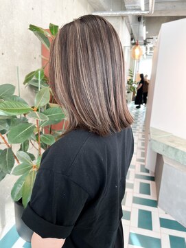 ノエ(noe) 切りっぱなしカット×ナチュラルハイライト