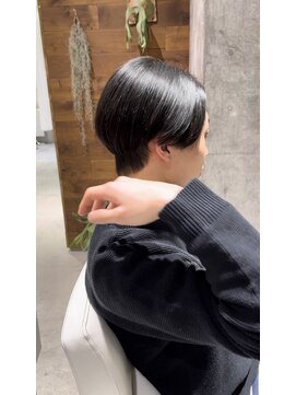 ミリ(milli Produce by ITAKURA) センターパート毛流れニュアンスパーマ