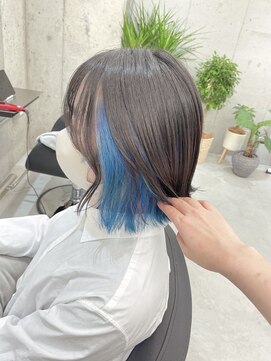 リリアン(ReLien) 切りっぱなしボブ×ブルーインナーカラー